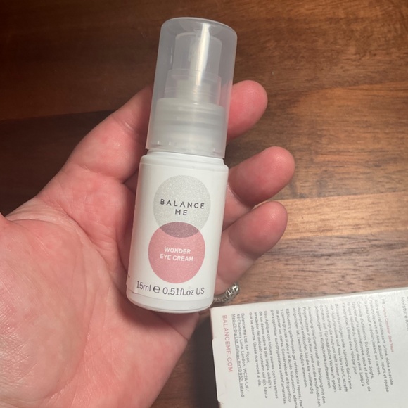 Balance me calming replenish wonder eye creme - Picture 6 of 13